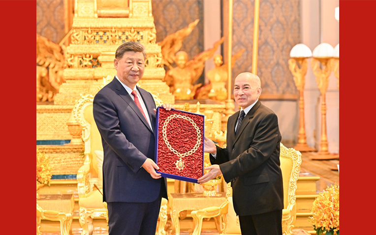习近平会见柬埔寨国王西哈莫尼