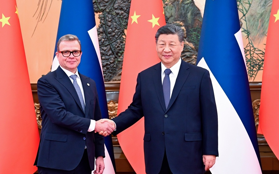 习近平会见芬兰总理奥尔波