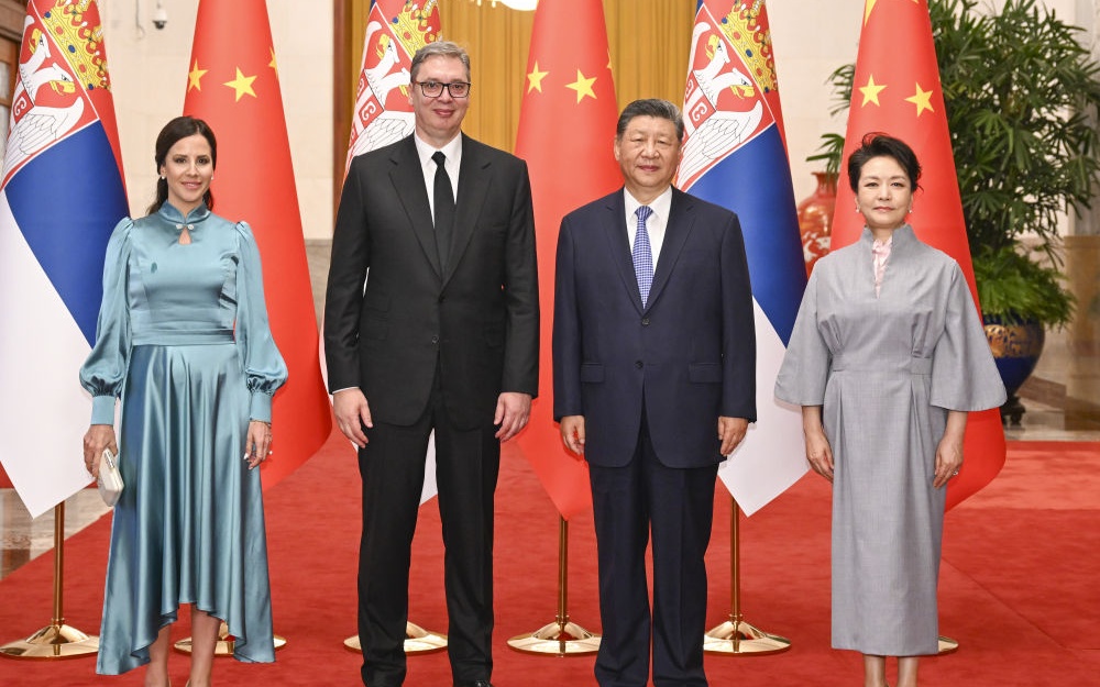 习近平同塞尔维亚总统武契奇会谈