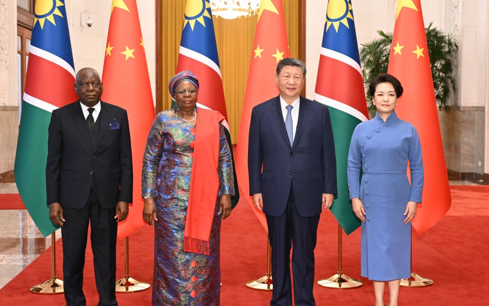 习近平同纳米比亚总统恩代特瓦会谈